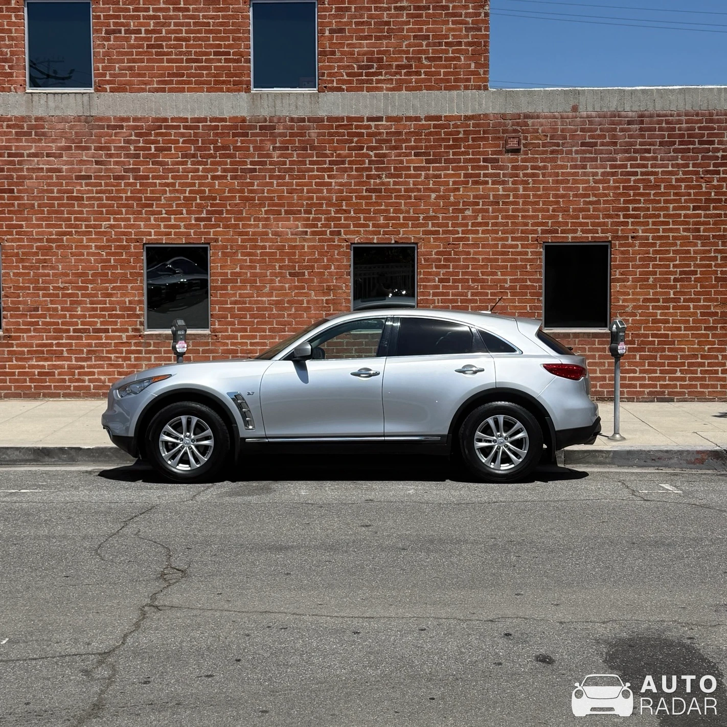 Infiniti QX70 spotted in Beverly Hills