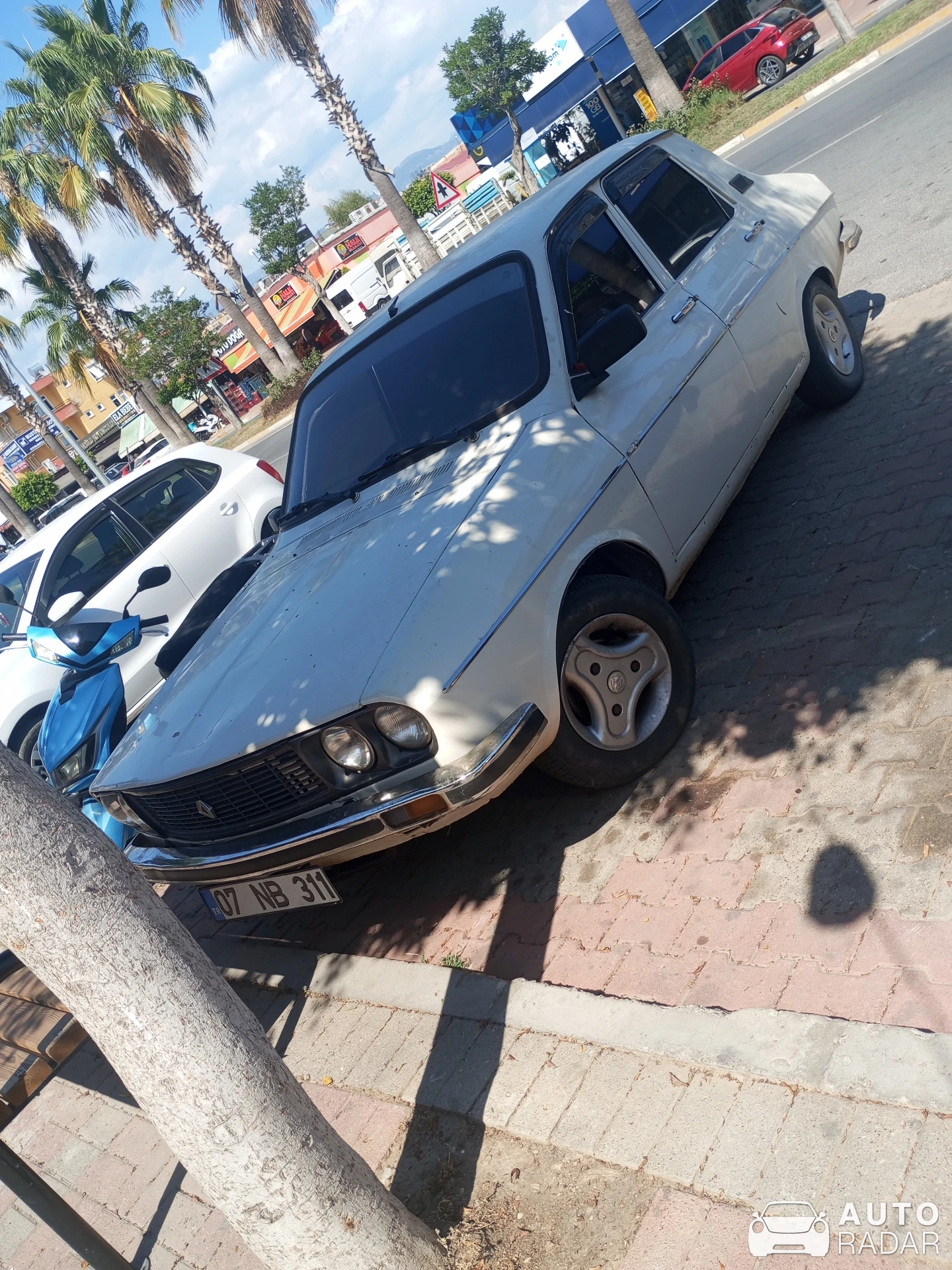 Renault 12 spotted in Čisovice