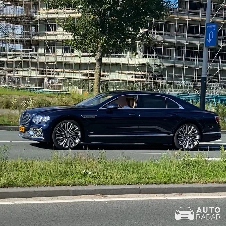 Bentley Flying Spur V8 2022 Mulliner spotted in Amsterdam