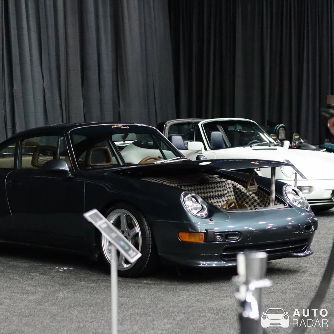 Porsche 993 Carrera spotted in Avon Lake, United States