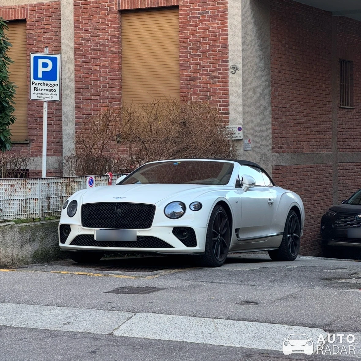 Bentley Continental GTC spotted in Bergamo, Italy