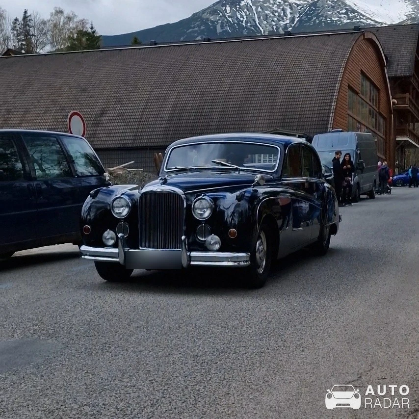 Jaguar Mark VII spotted in Vysoké Tatry