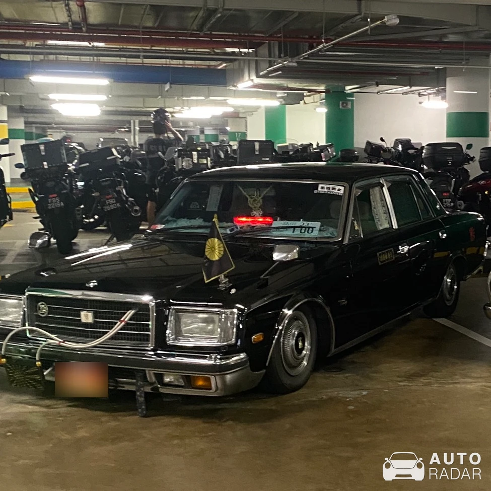 Toyota Century G40 spotted in Singapore