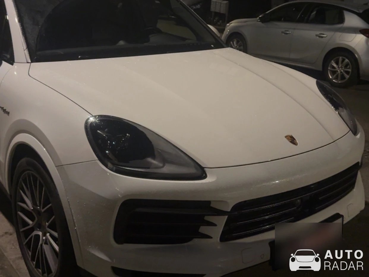 Porsche Cayenne spotted in Antwerpen, België