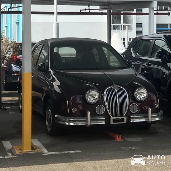 Mitsuoka Viewt spotted in Singapore