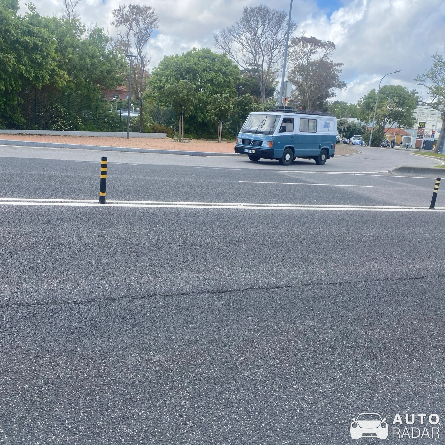 Mercedes-Benz MB100 spotted in Oeiras