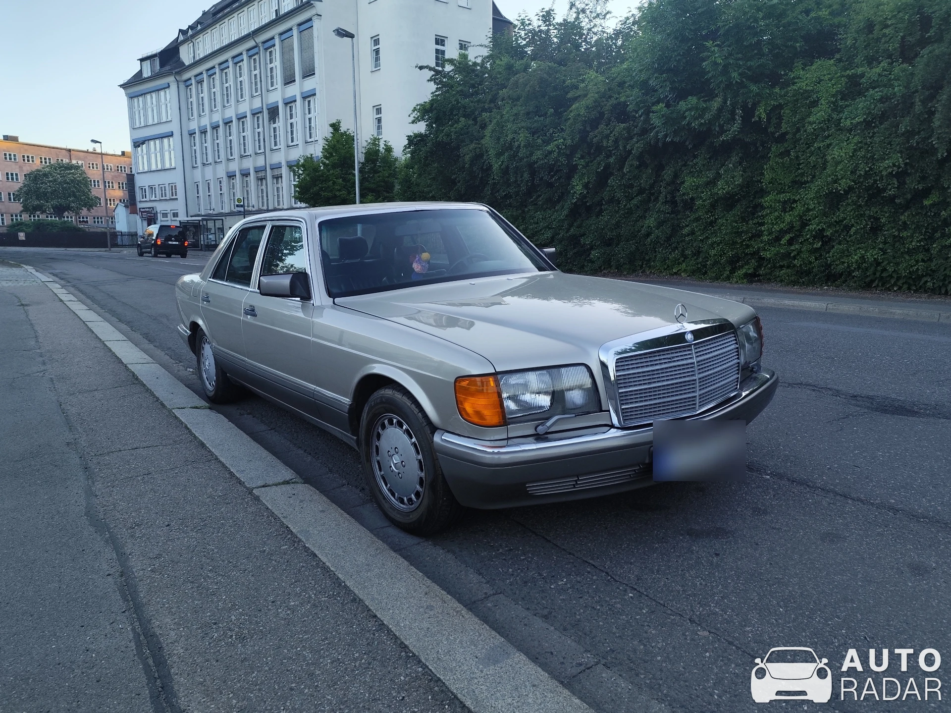 Mercedes-Benz 420 SEL spotted in Chemnitz
