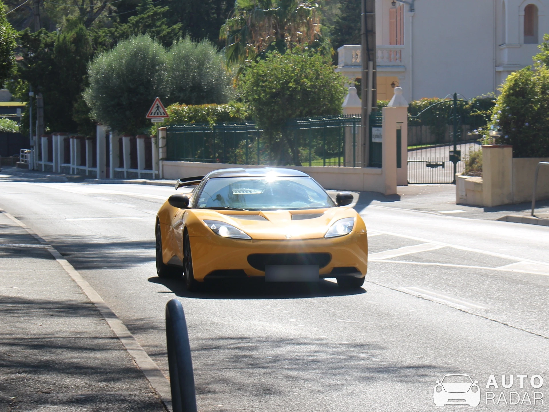 Lotus Evora spotted in Saint-Raphaël