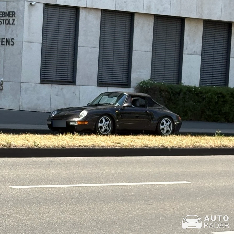 Porsche 993 Carrera Cabriolet spotted in Köln
