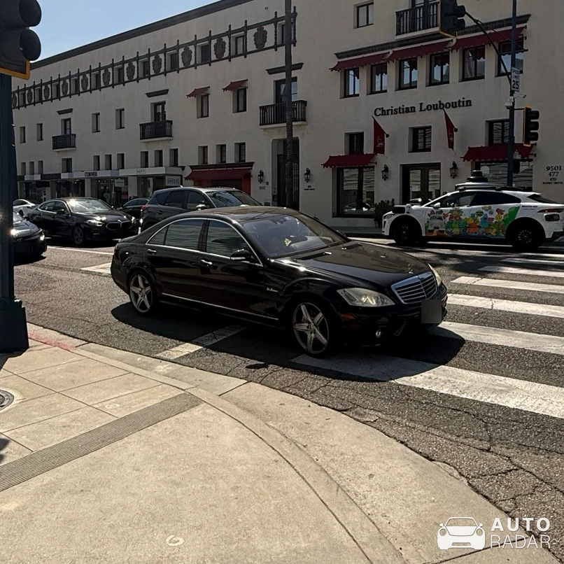 Mercedes-Benz S 63 AMG W221 spotted in Beverly Hills, United States