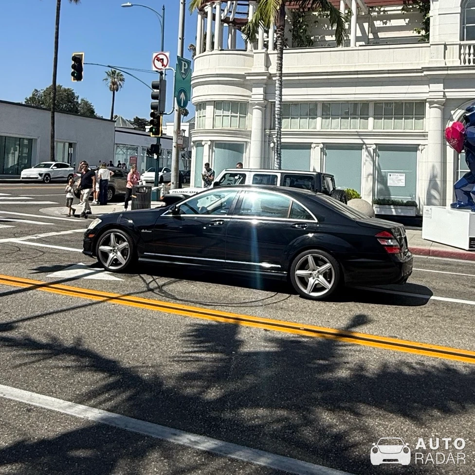 Mercedes-Benz S 63 AMG W221 spotted in Beverly Hills
