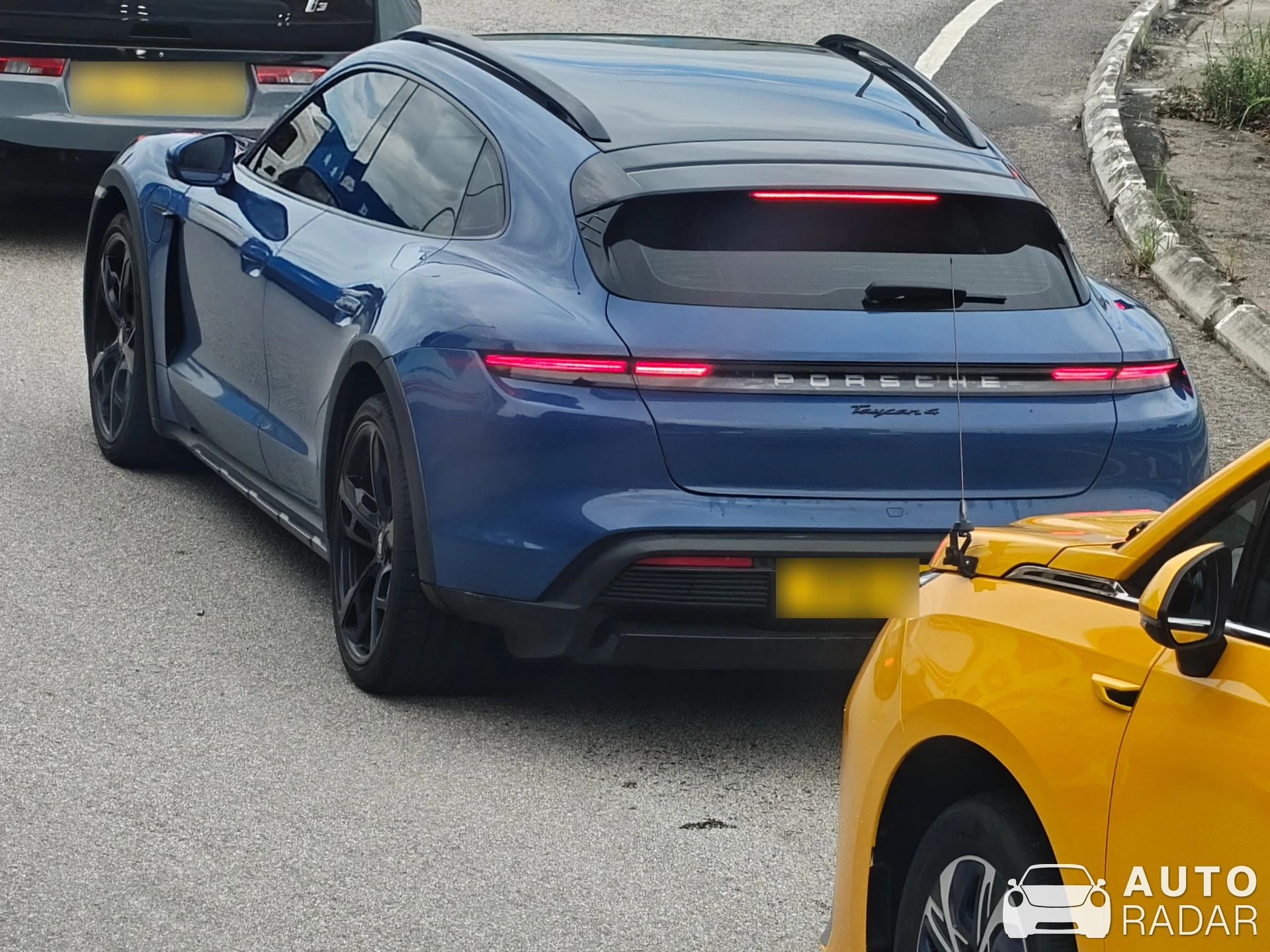 Porsche Taycan 4 Cross Turismo spotted in Shenzhen