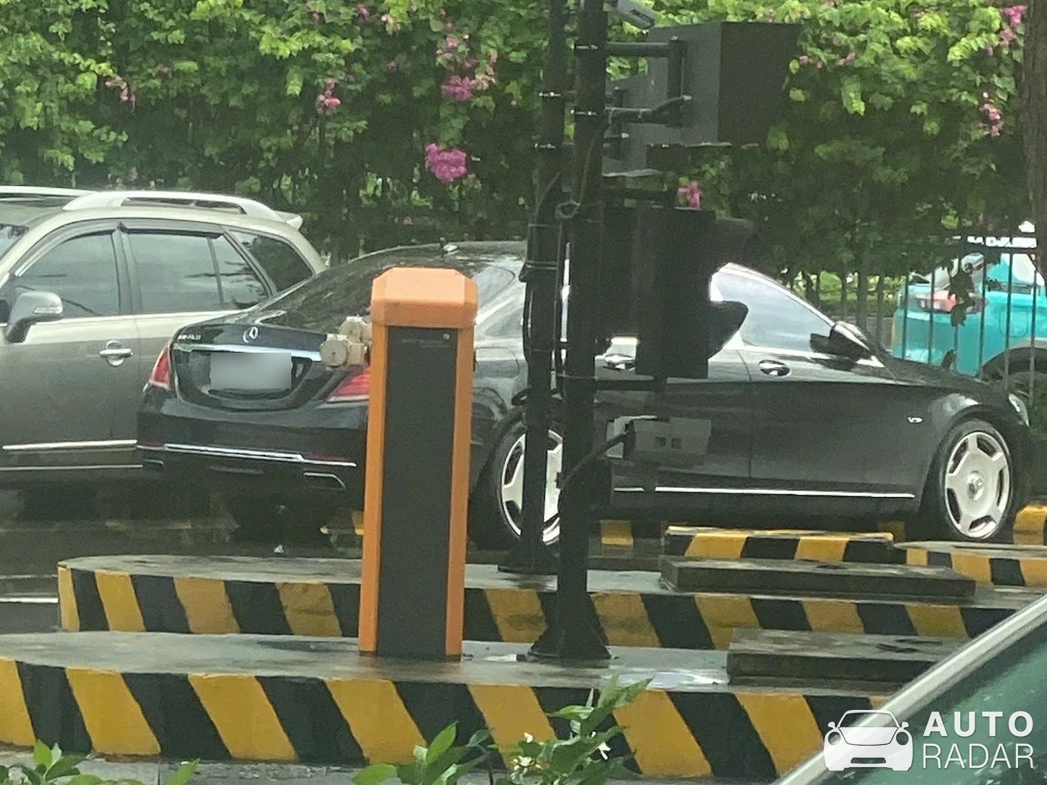 Mercedes-Maybach S 560 spotted in Hanoi