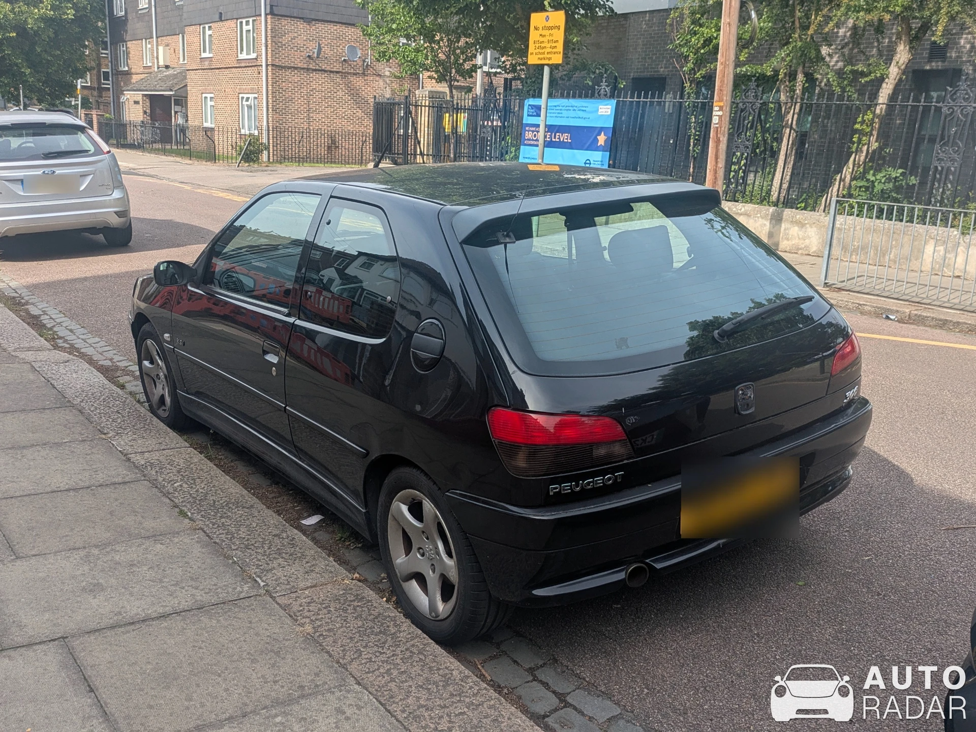 Peugeot 306 spotted in Enfield