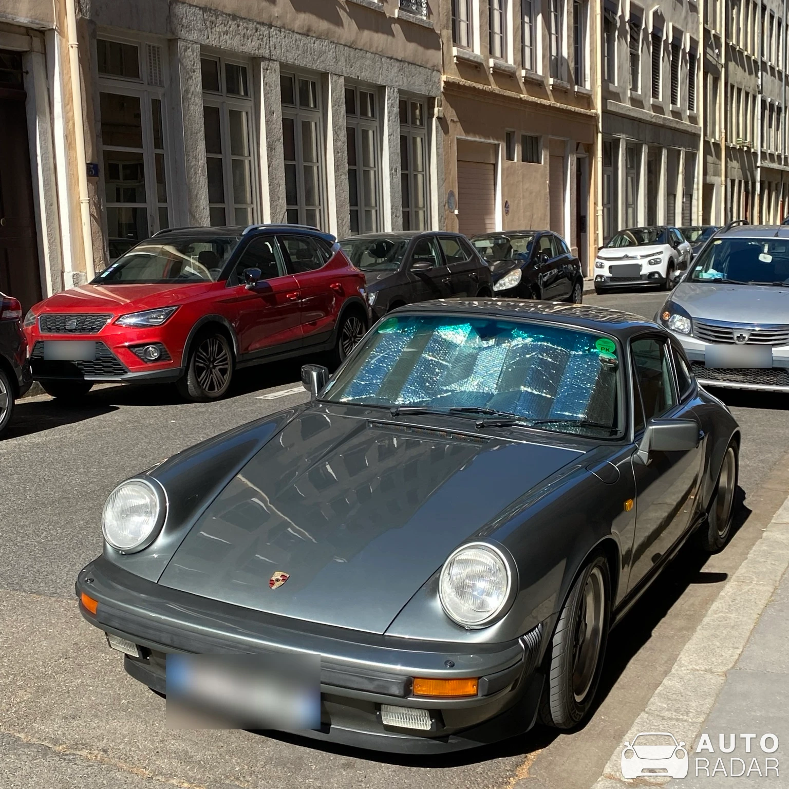 Porsche 911 Carrera 3.0 spotted in Lyon