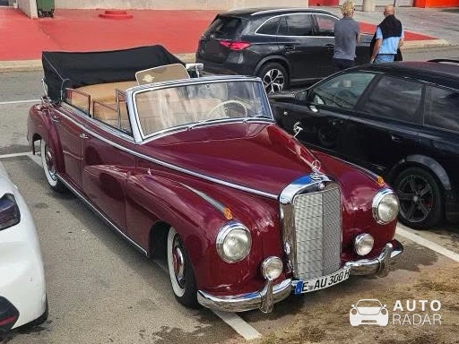 Mercedes-Benz 300D spotted in Mexilhoeira Grande