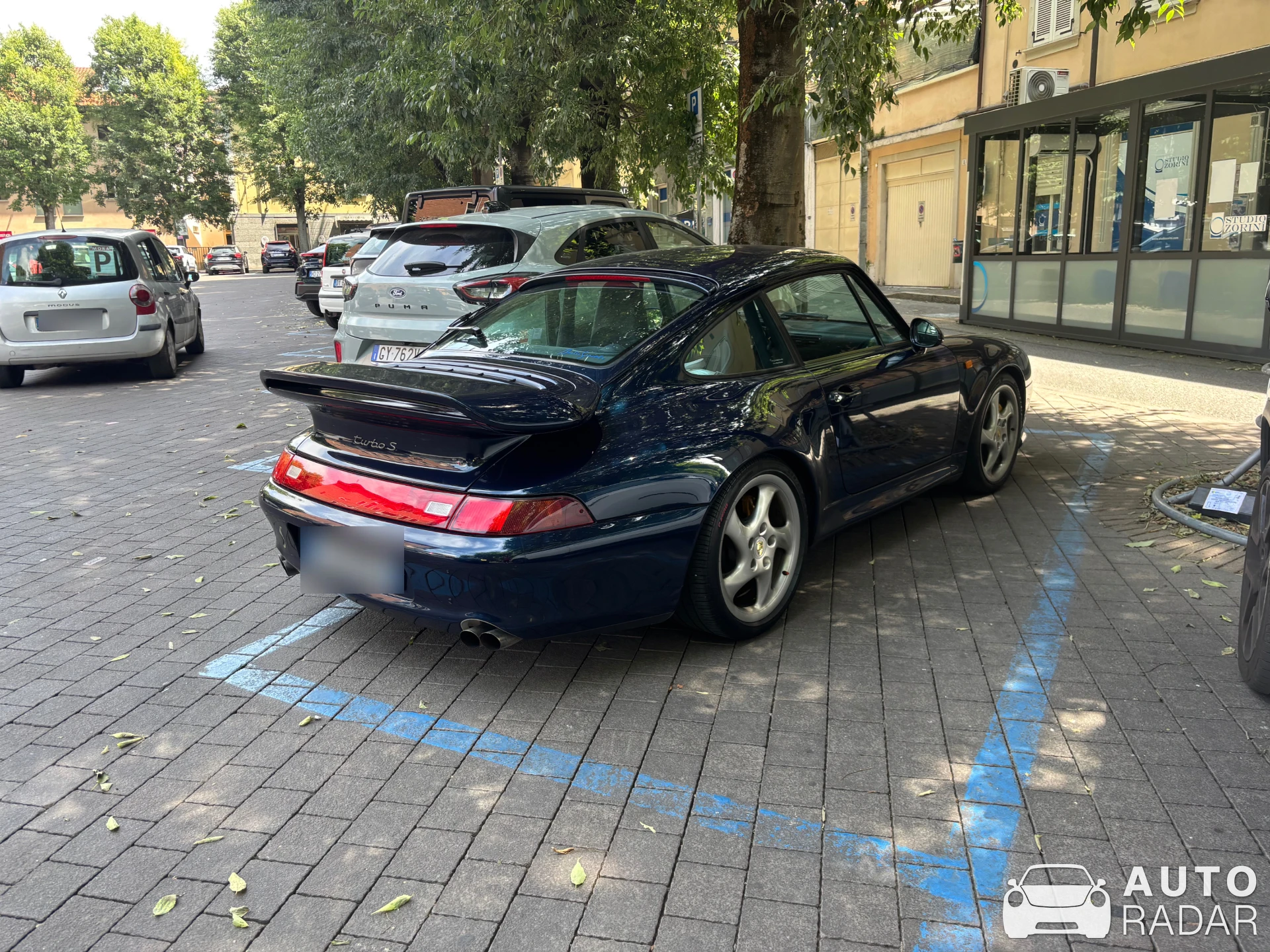 Porsche 993 Turbo S spotted in Tortona