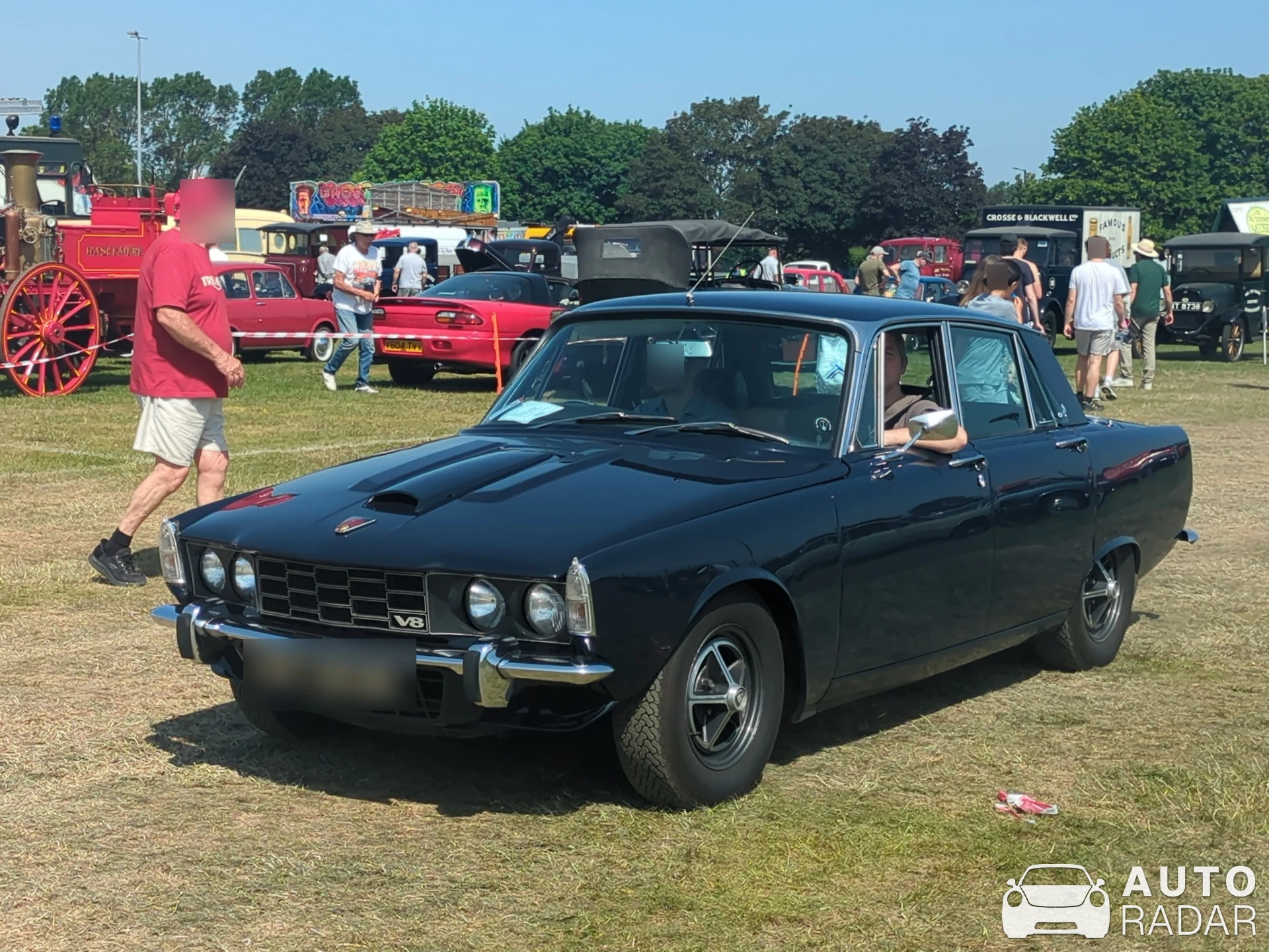 Rover P6 spotted in Enfield