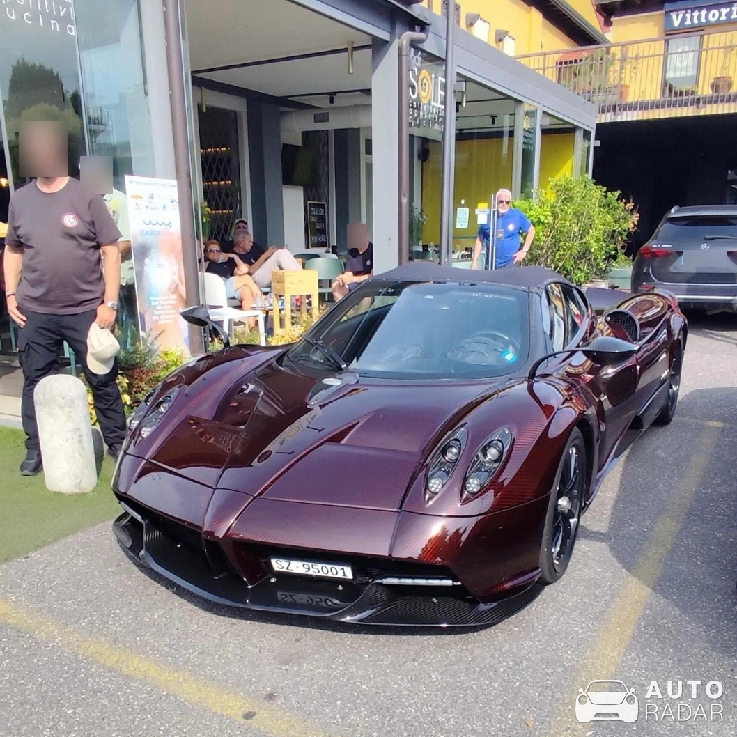 Pagani Huayra Roadster spotted in Peschiera del Garda