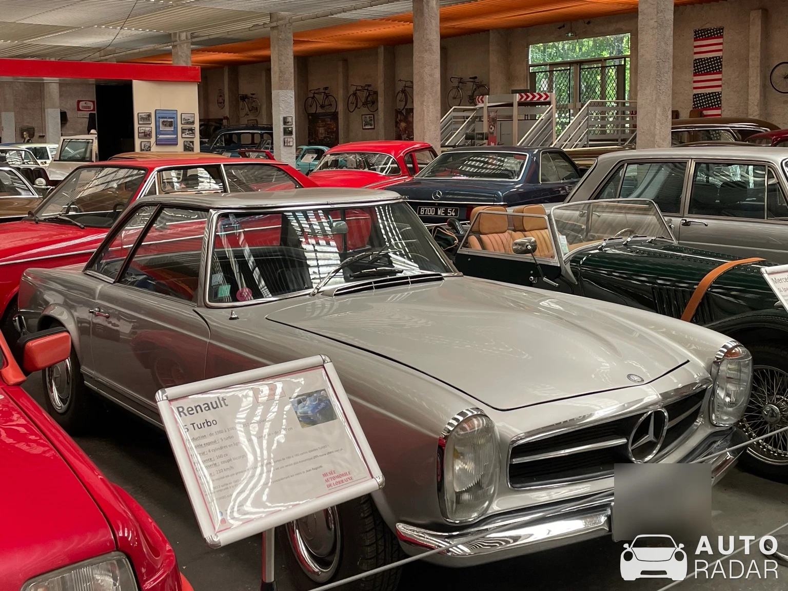 Mercedes-Benz 250SL spotted in Bois-de-Haye