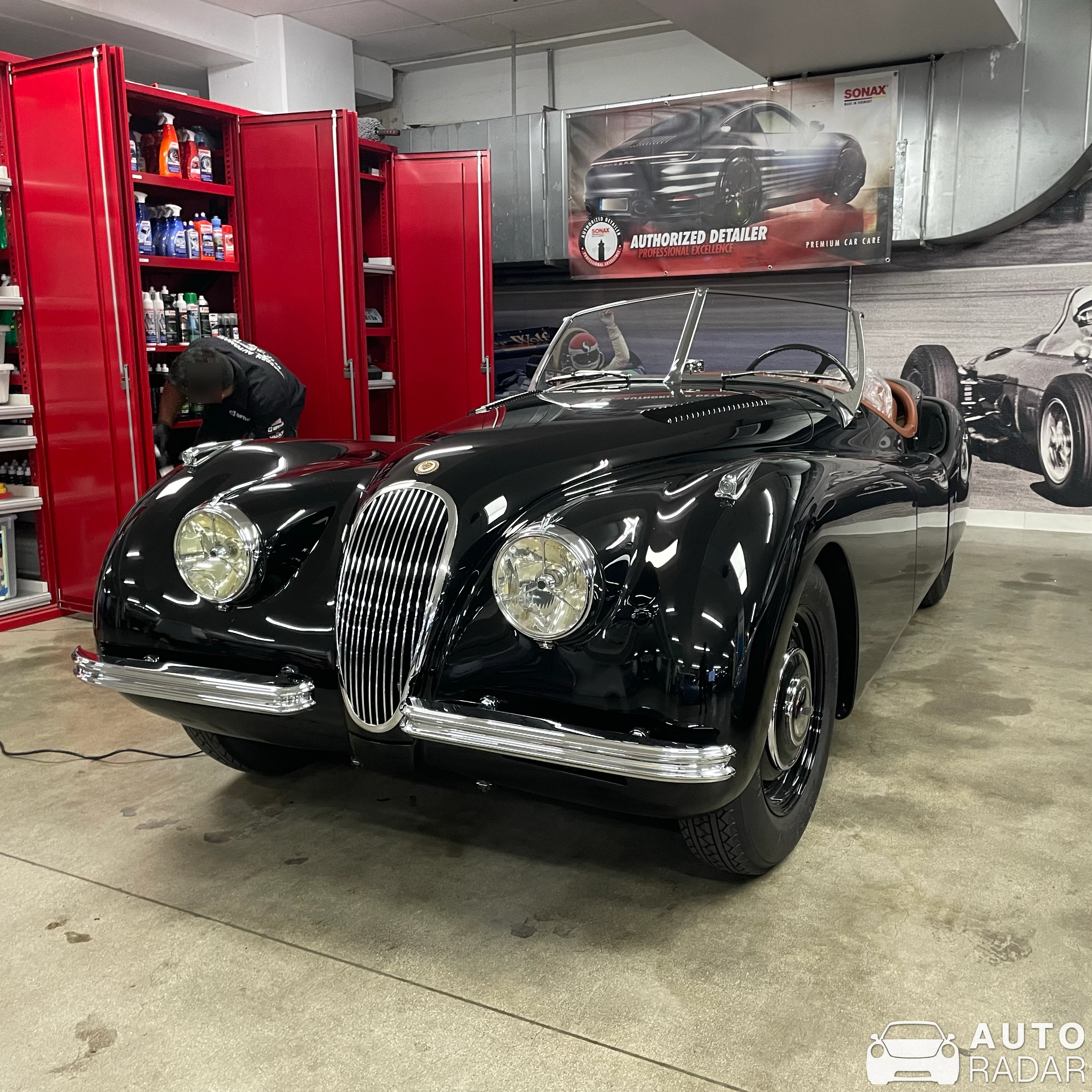 Jaguar XK120 Roadster spotted in Los Angeles
