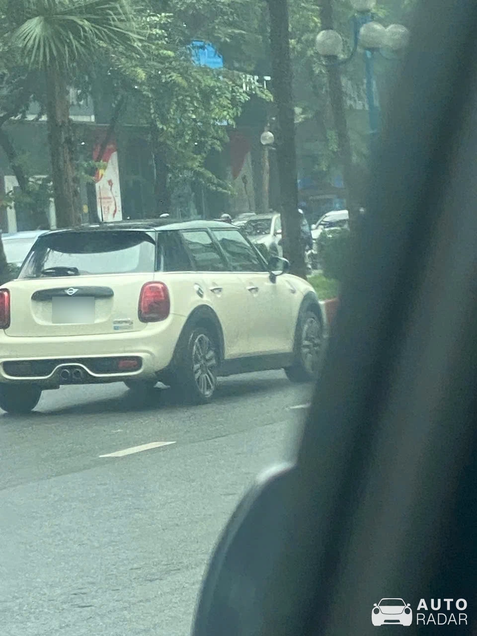 Mini Cooper S 5-Door spotted in Hanoi