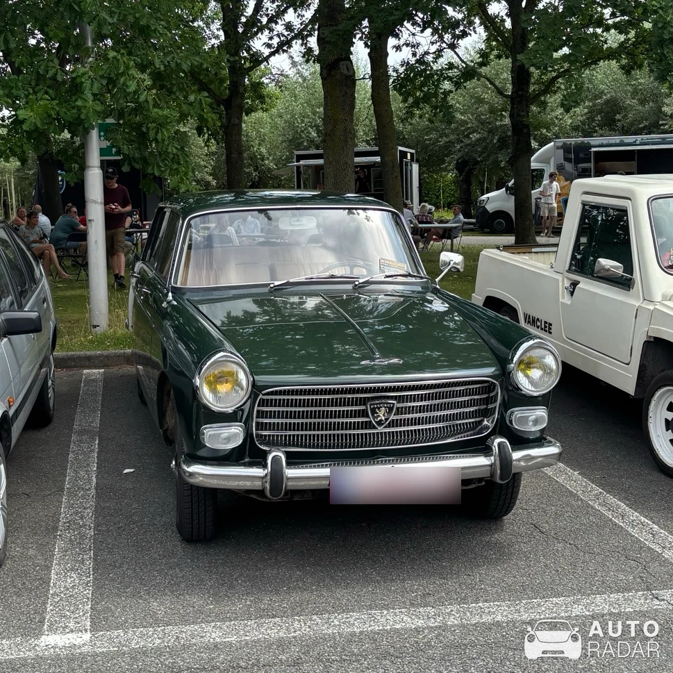 Peugeot 404 spotted in Kortrijk
