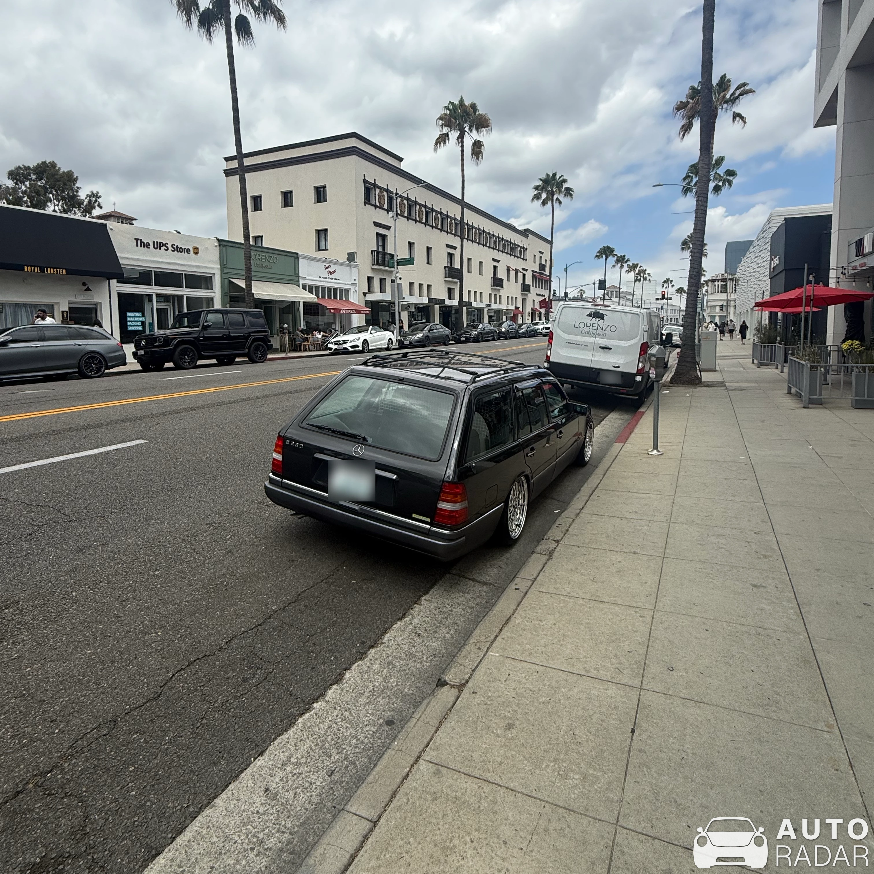 Mercedes-Benz E-Klasse W124 spotted in Beverly Hills