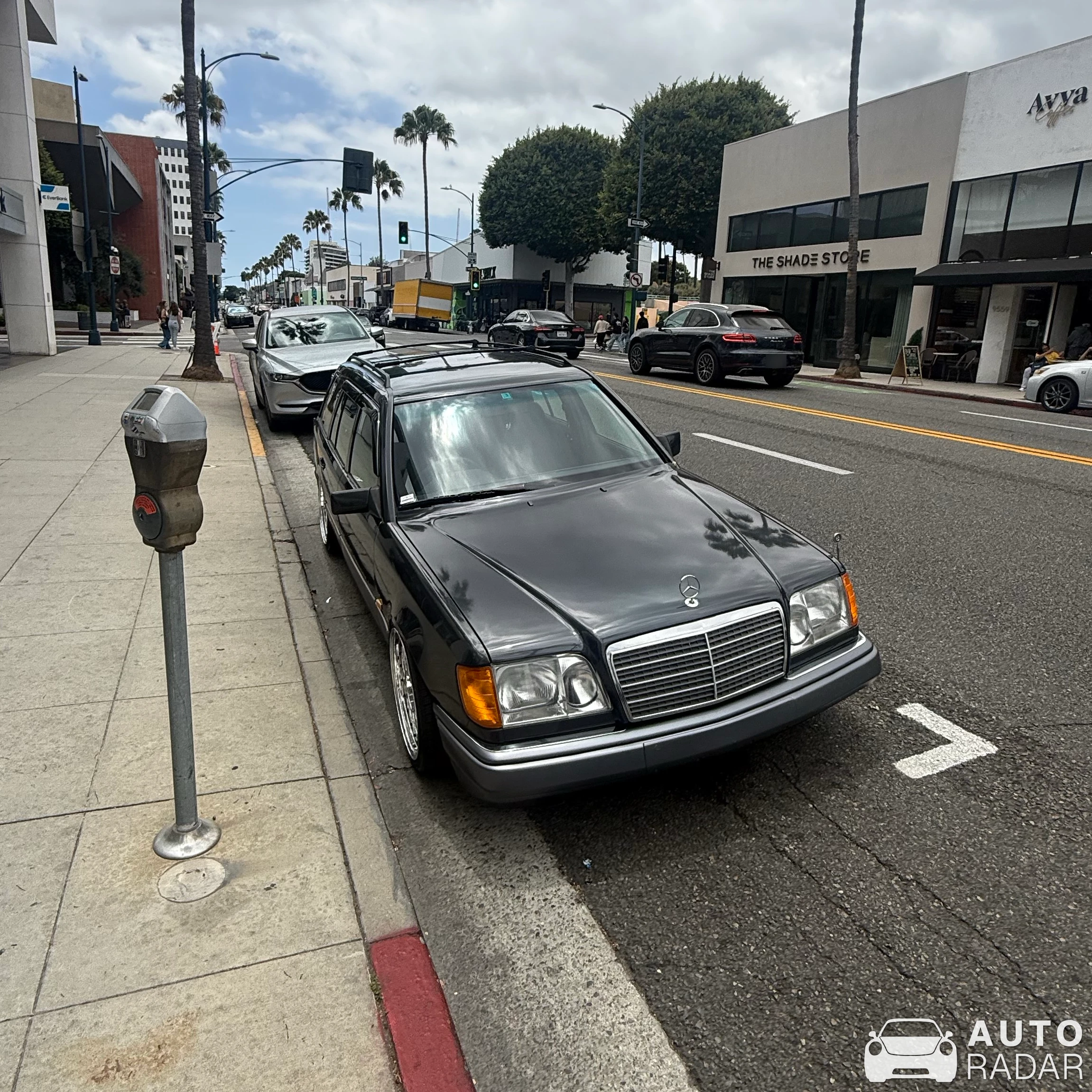 Mercedes-Benz E-Klasse W124 spotted in Beverly Hills, United States