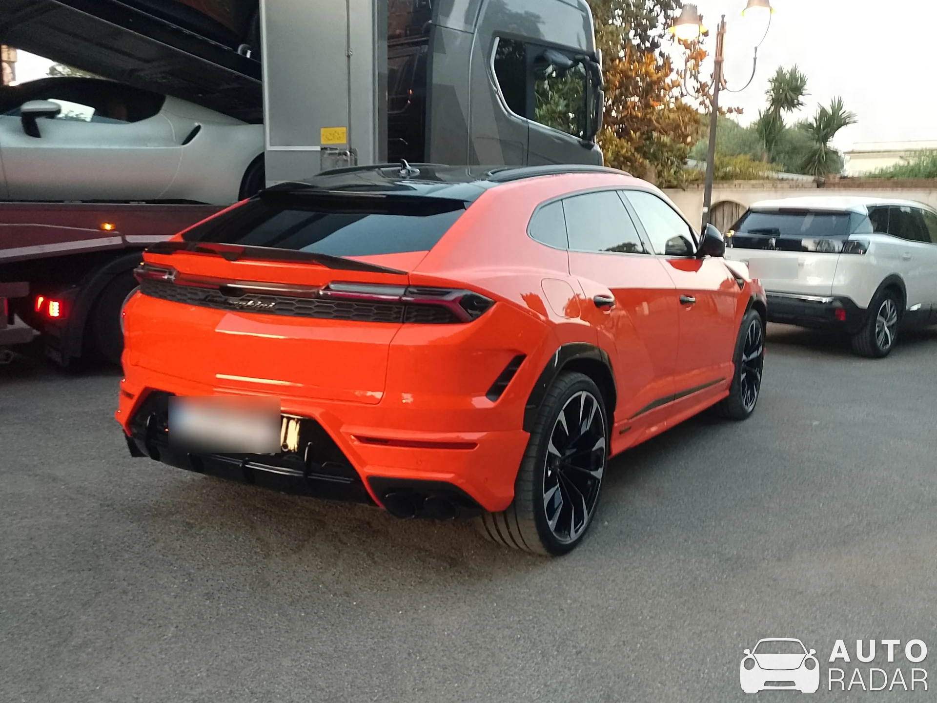 Lamborghini Urus SE spotted in Ladispoli