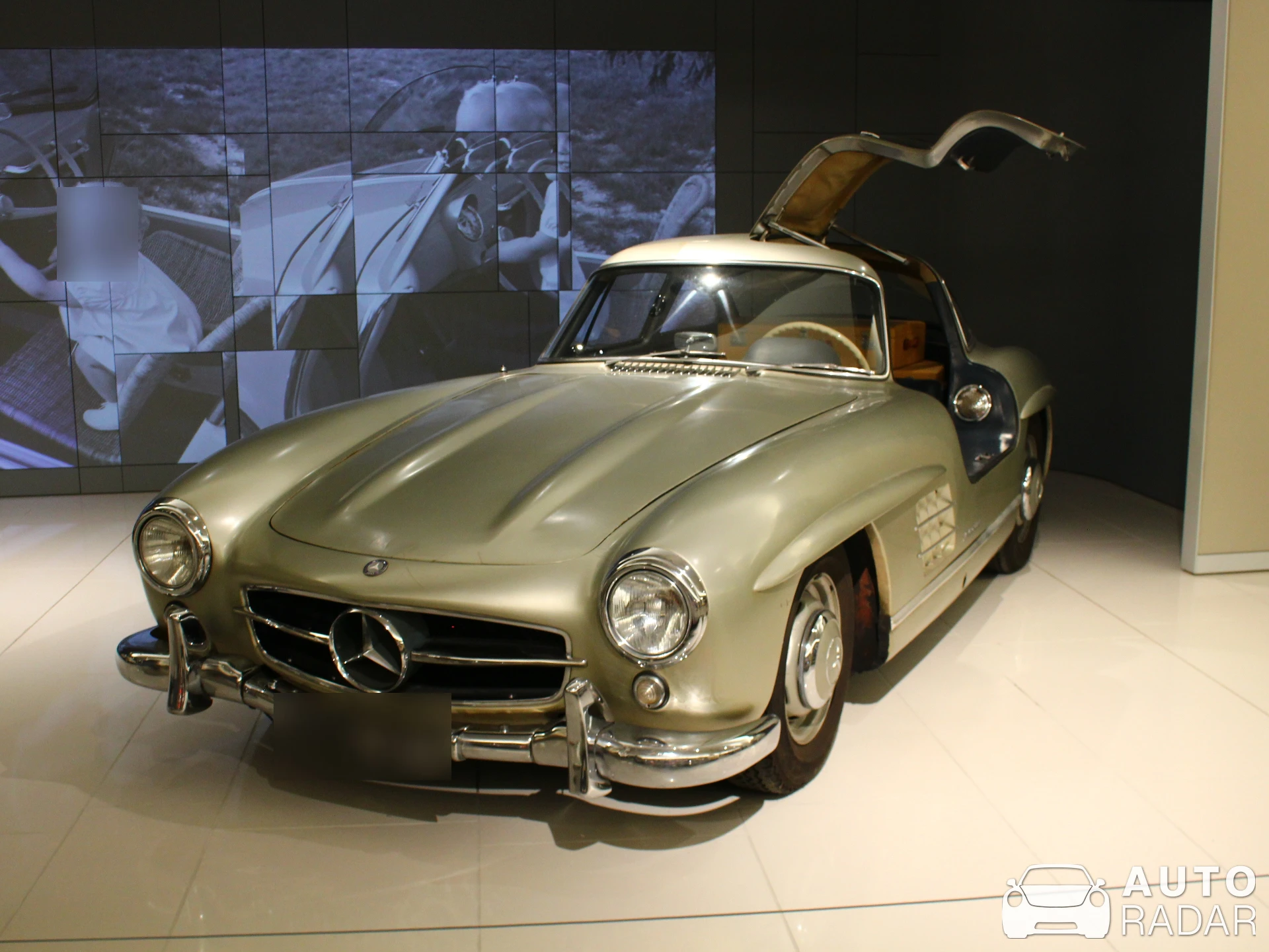 Mercedes-Benz 300SL Gullwing spotted in Monaco