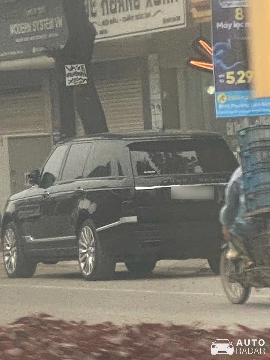 Land Rover Range Rover SV spotted in Vĩnh Phúc
