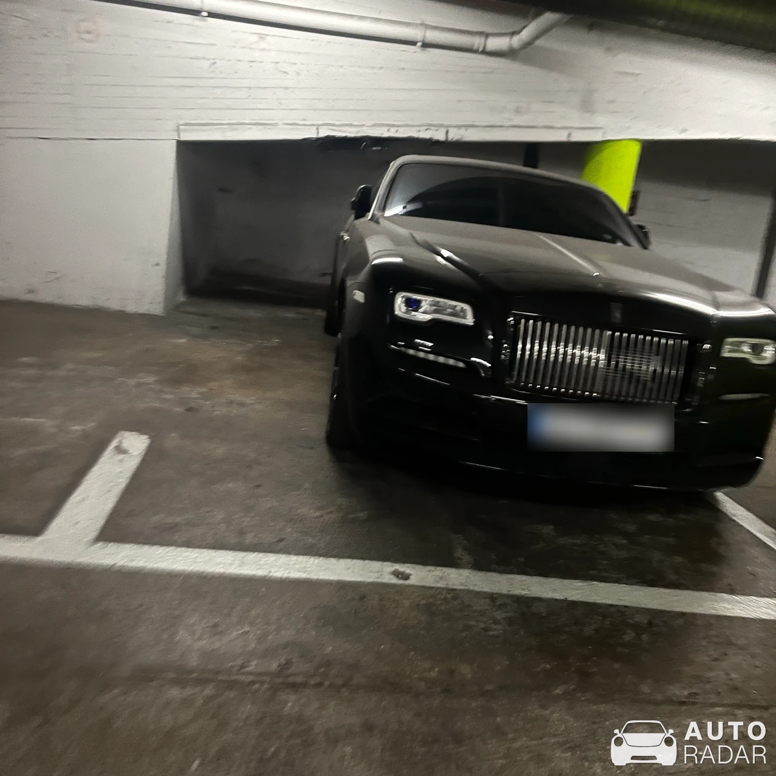 Rolls-Royce Wraith Black Badge spotted in Roma