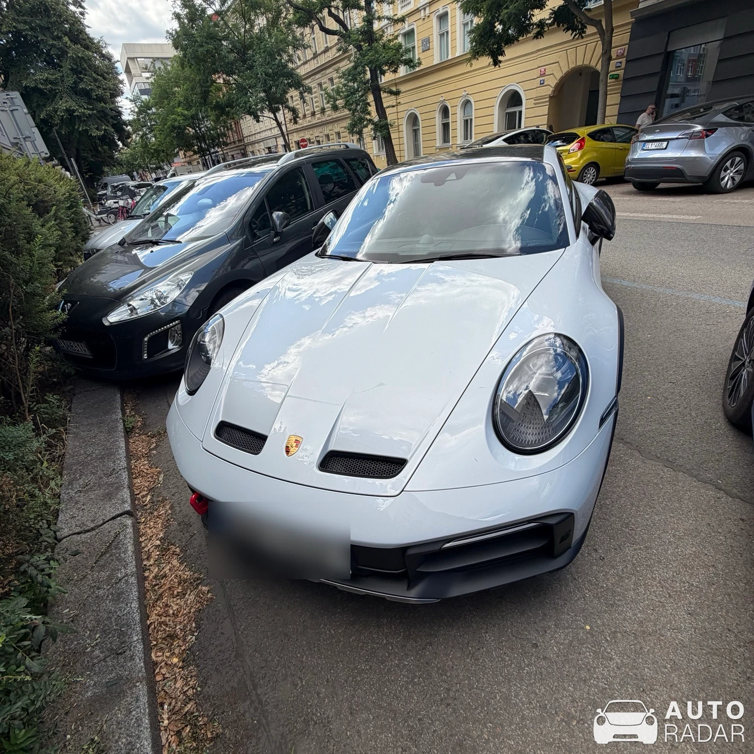 Porsche 911 Dakar spotted in Praha 7