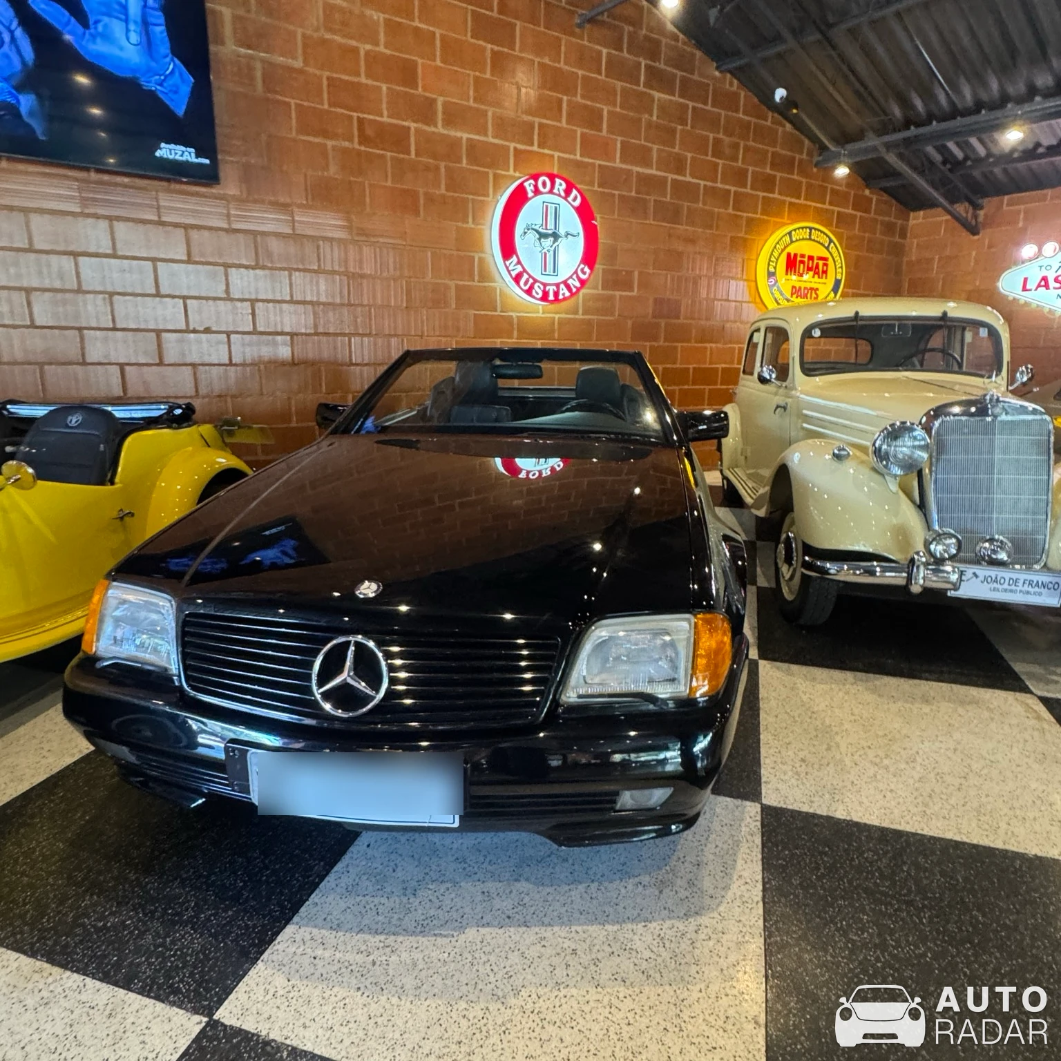 Mercedes-Benz 300SL R129 spotted in Petrópolis