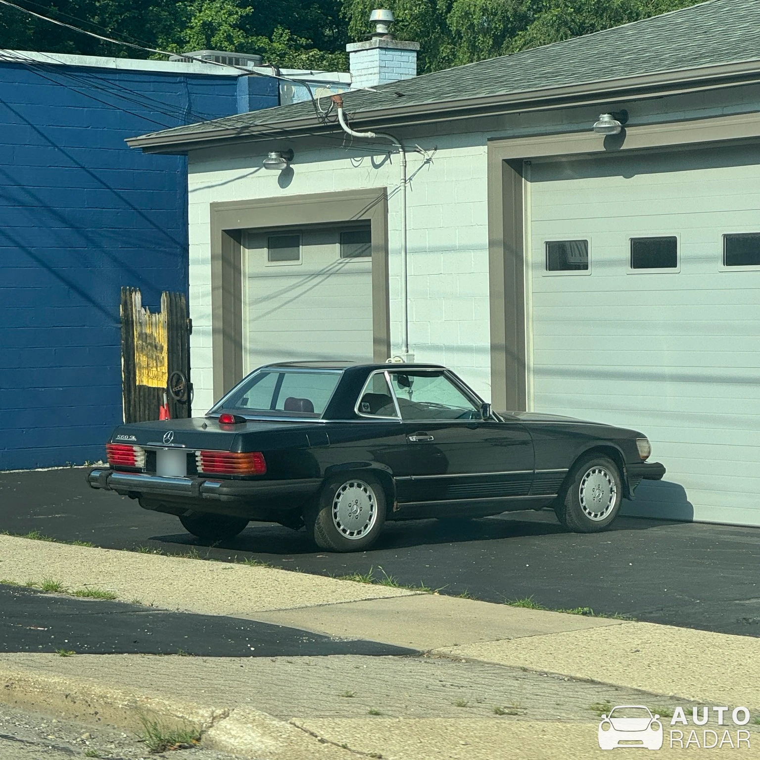 Mercedes-Benz 300SL R107 spotted in Homer Glen