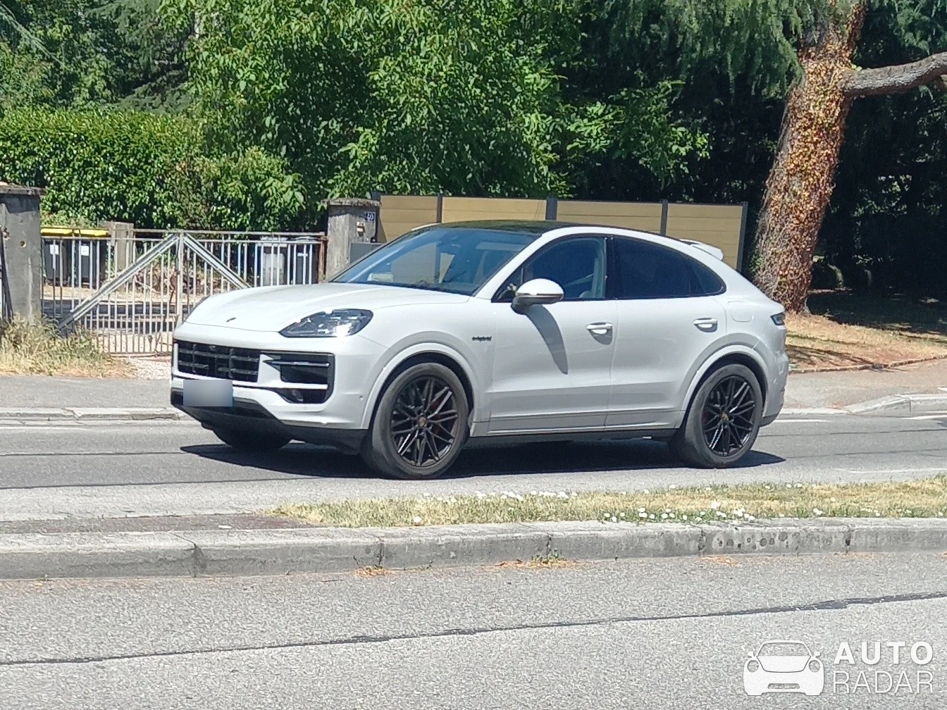 Porsche Cayenne Coupé Turbo S E-Hybrid spotted in Annecy