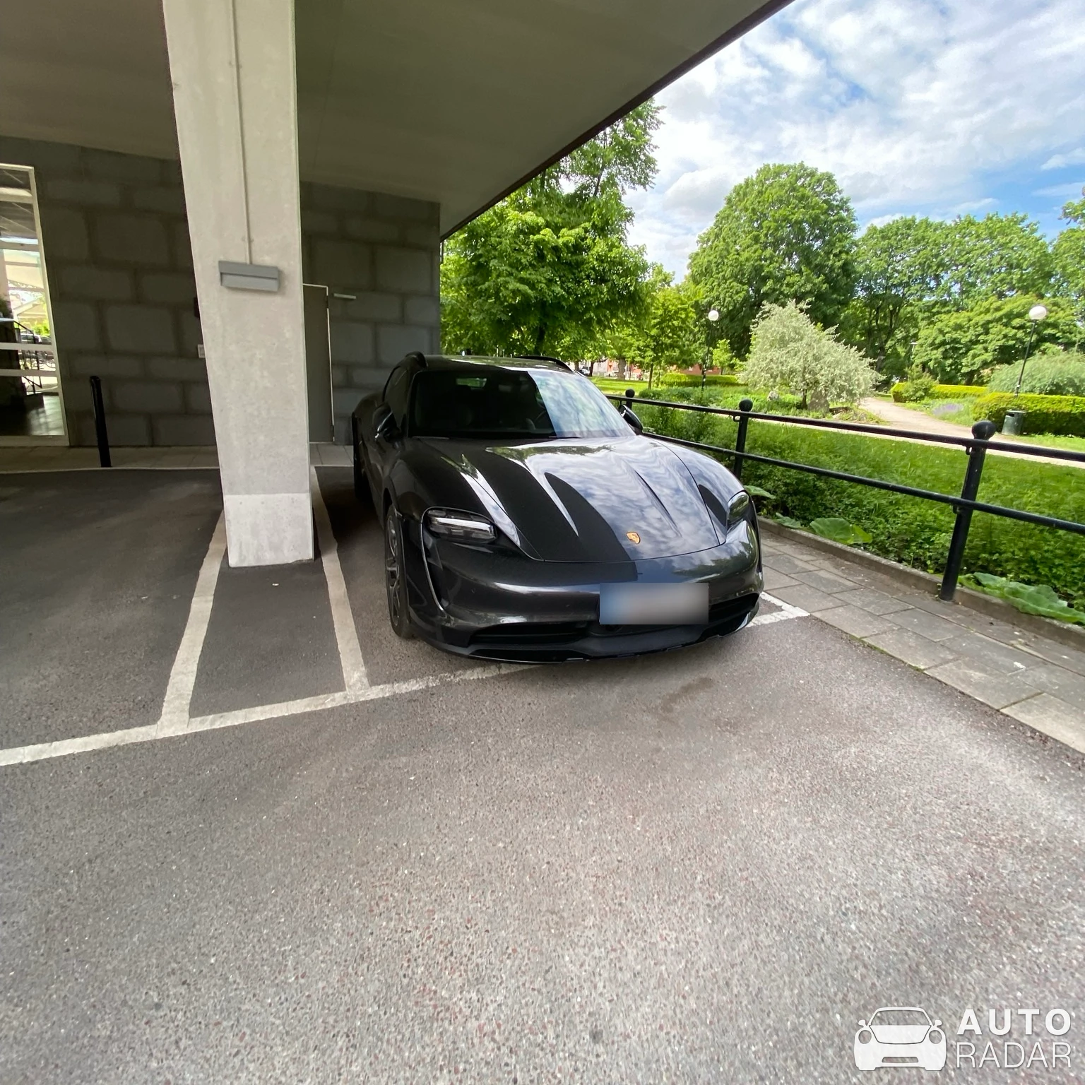 Porsche Taycan 4 Cross Turismo spotted in Örebro
