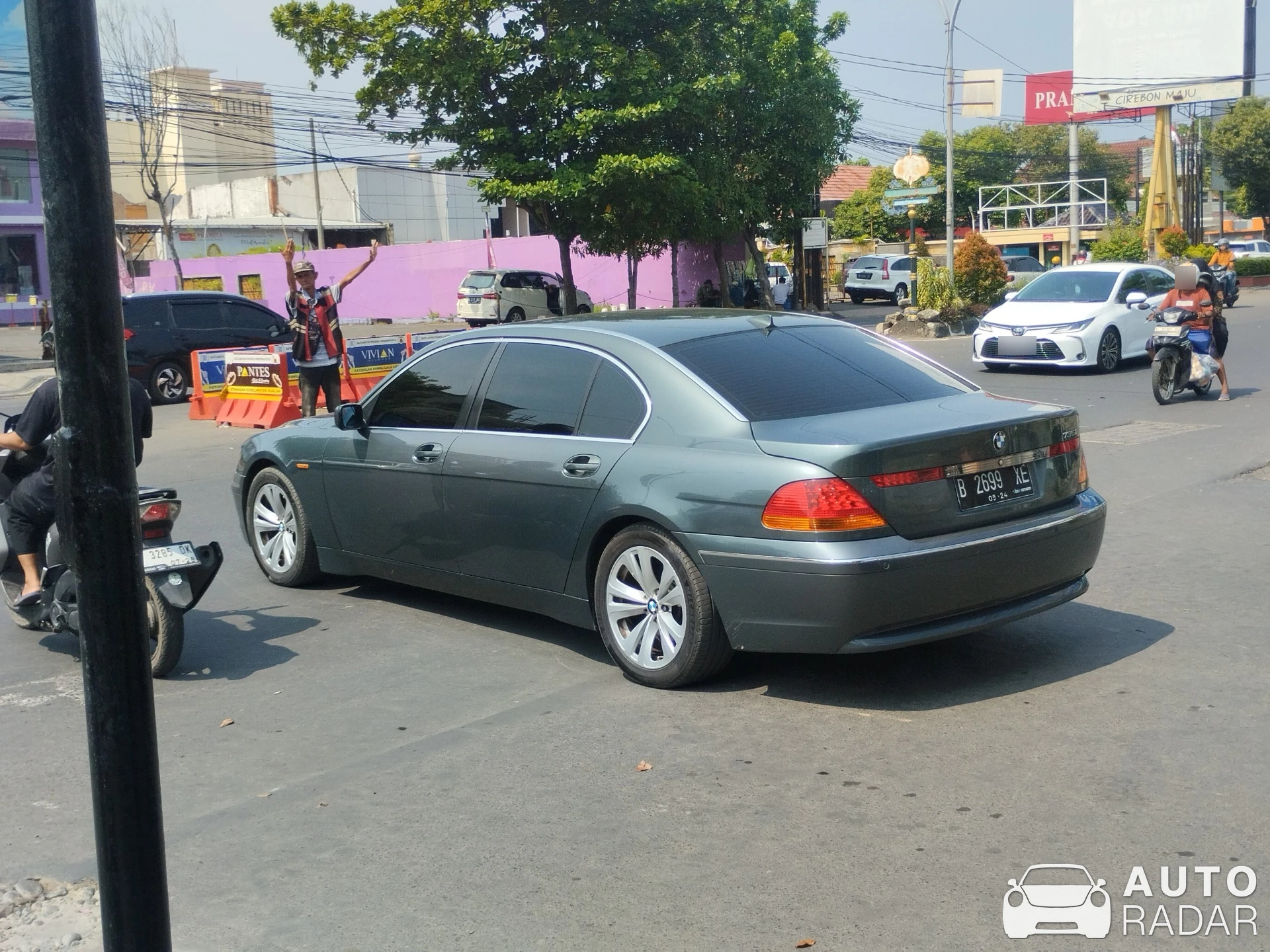 BMW 7 Series E65 spotted in Cirebon