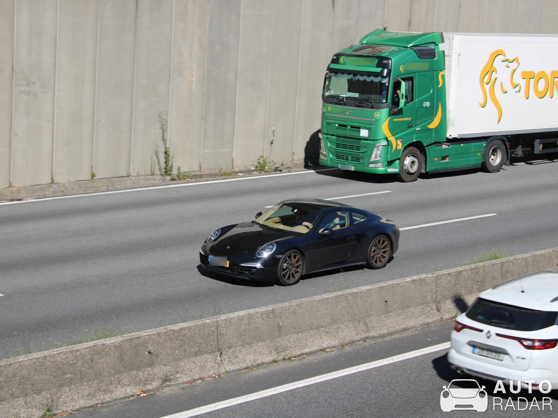 Porsche 991 Carrera 4S MkI spotted in Porto, Portugal