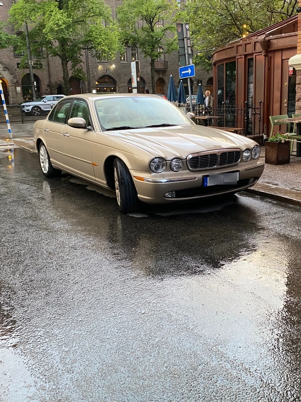 Jaguar XJ 8 spotted in Göteborg, Sverige