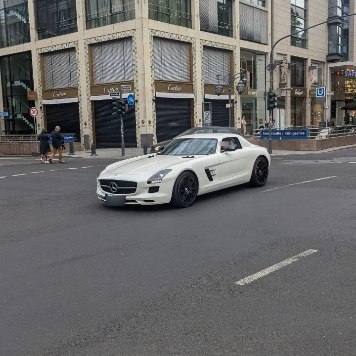 Mercedes-Benz SLS AMG spotted in Düsseldorf, Germany