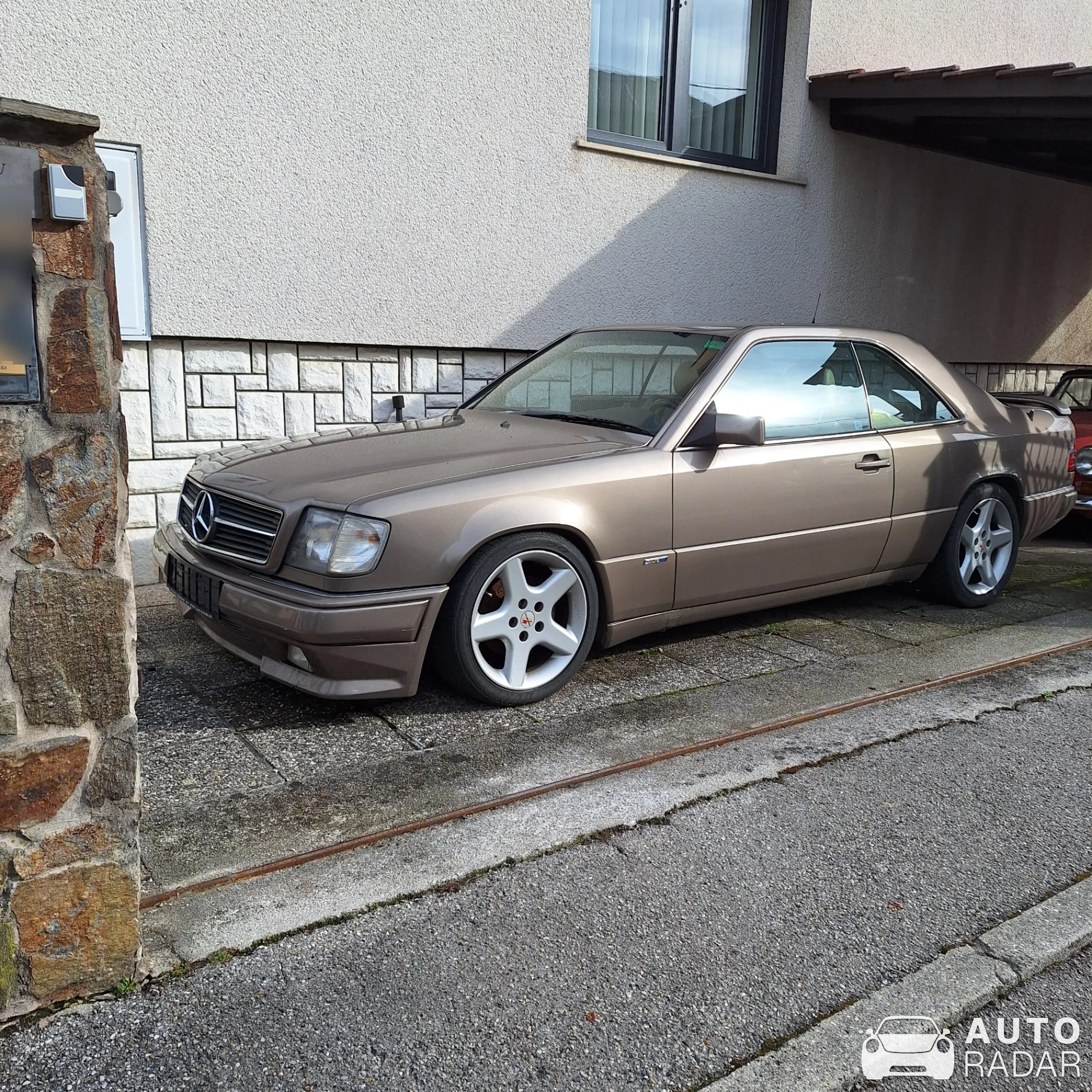 Mercedes-Benz CE-Klasse W124 spotted in Ljubljana, Slovenia
