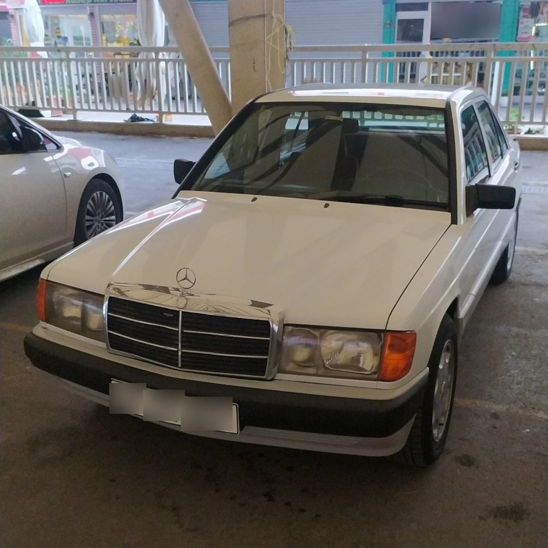 Mercedes-Benz  190E spotted in Ni̇lüfer, Türkiye