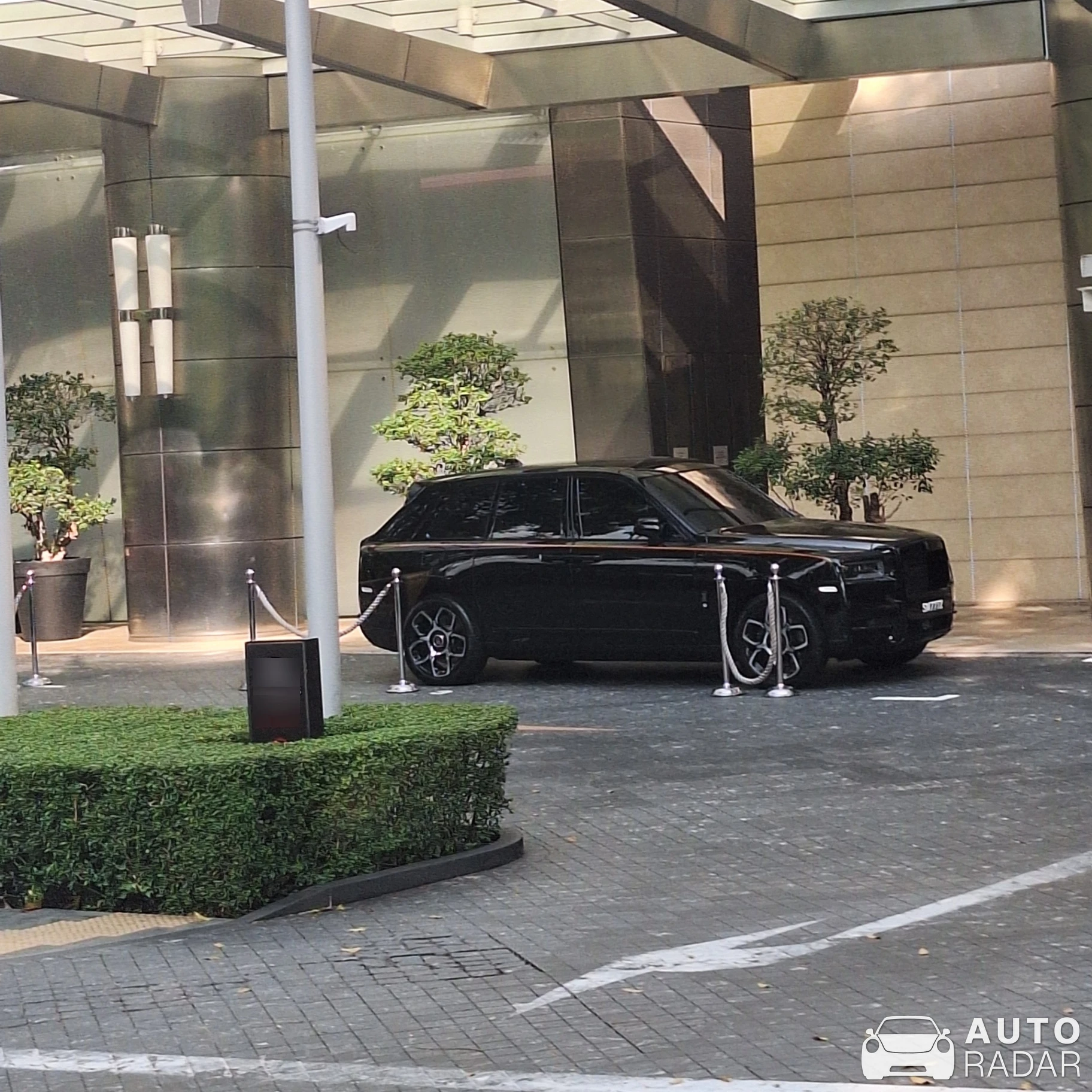 Rolls-Royce Cullinan Black Badge spotted in Singapore, Singapore