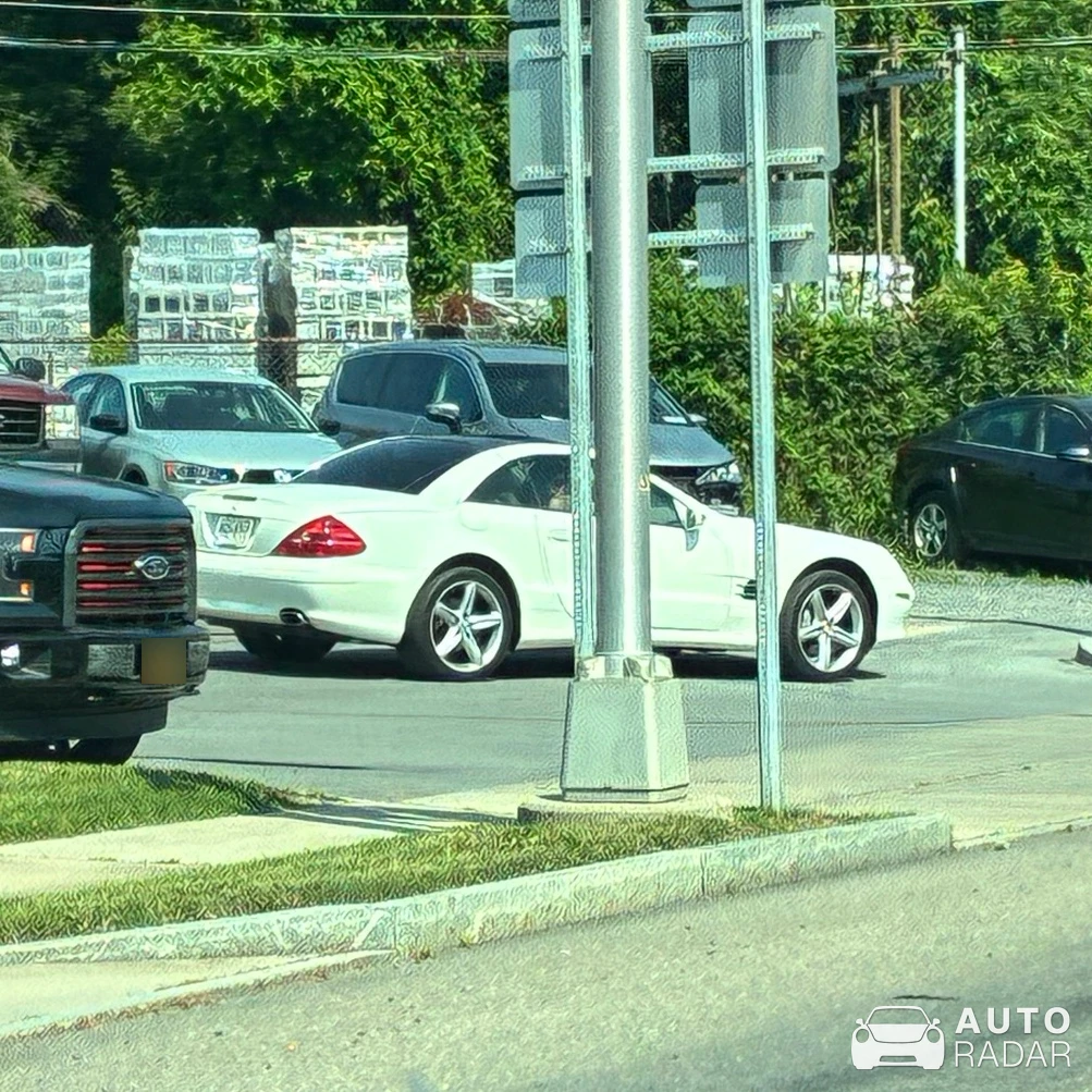 Mercedes-Benz SL-Klasse spotted in Auburn