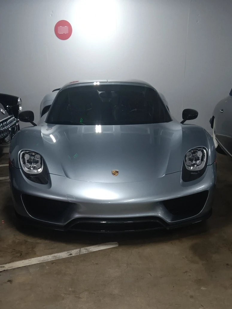 Porsche 918 Spyder spotted in Los Angeles, United States