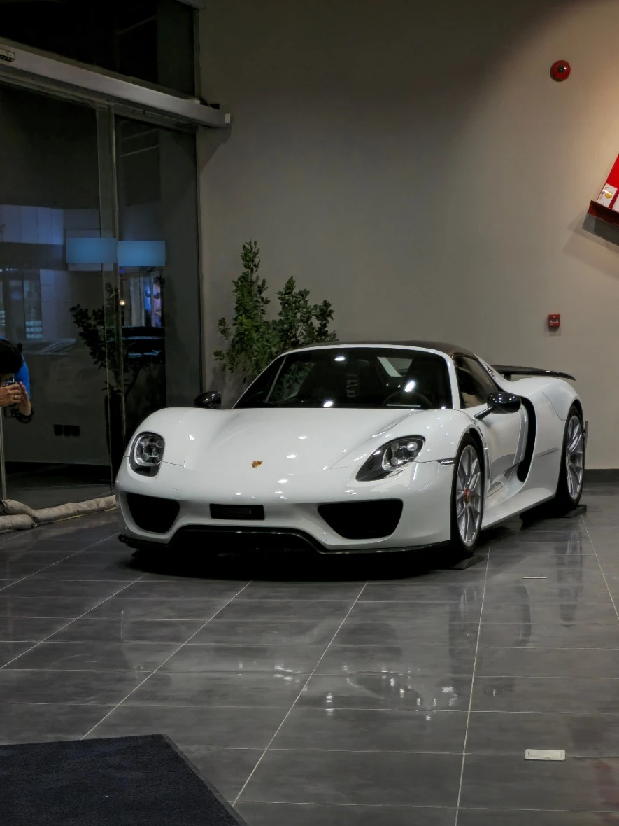 Porsche 918 Spyder spotted in Riyadh, Saudi Arabia