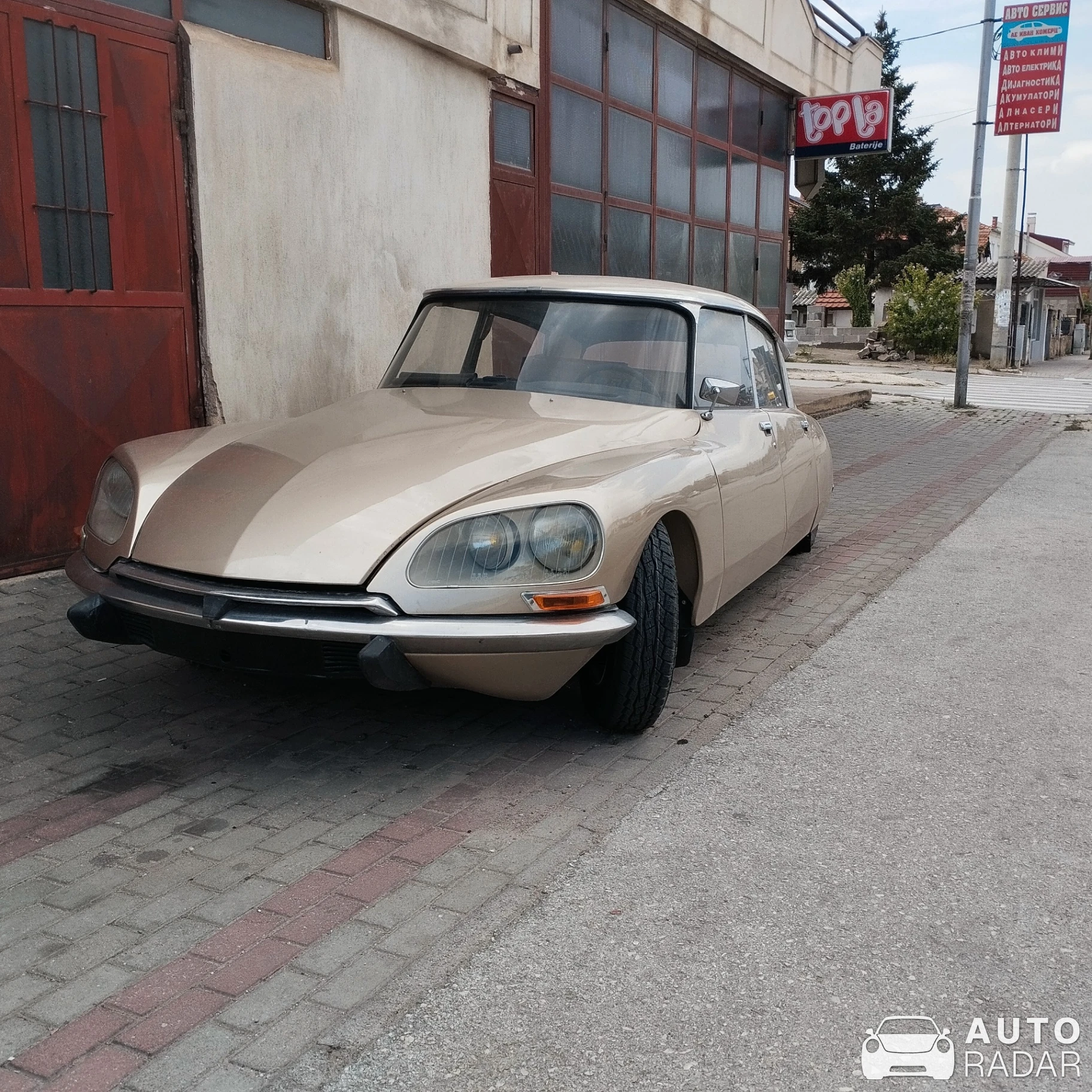 Citroën DS19 spotted in Prilep, North Macedonia