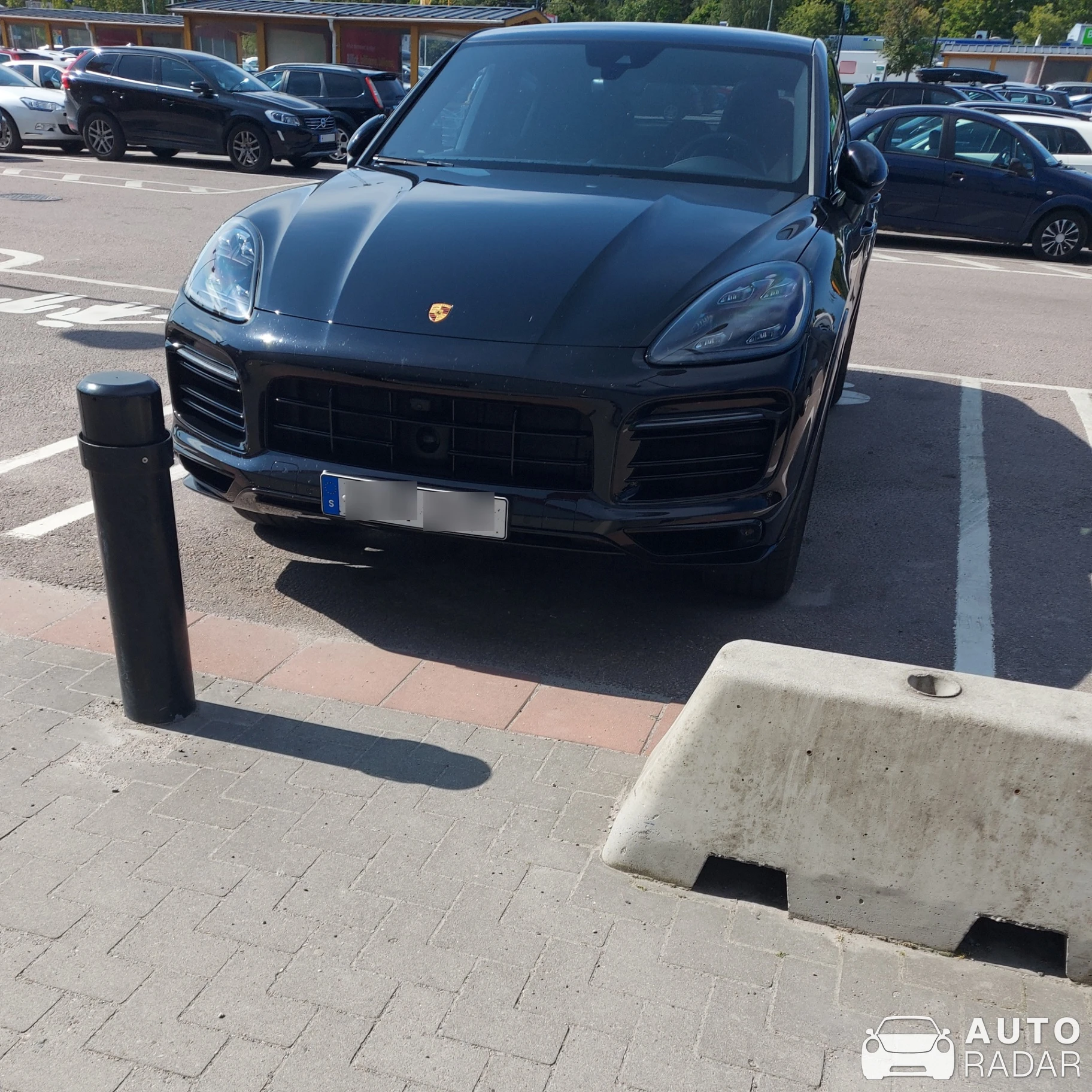 Porsche Cayenne spotted in Skiftinge, Sweden